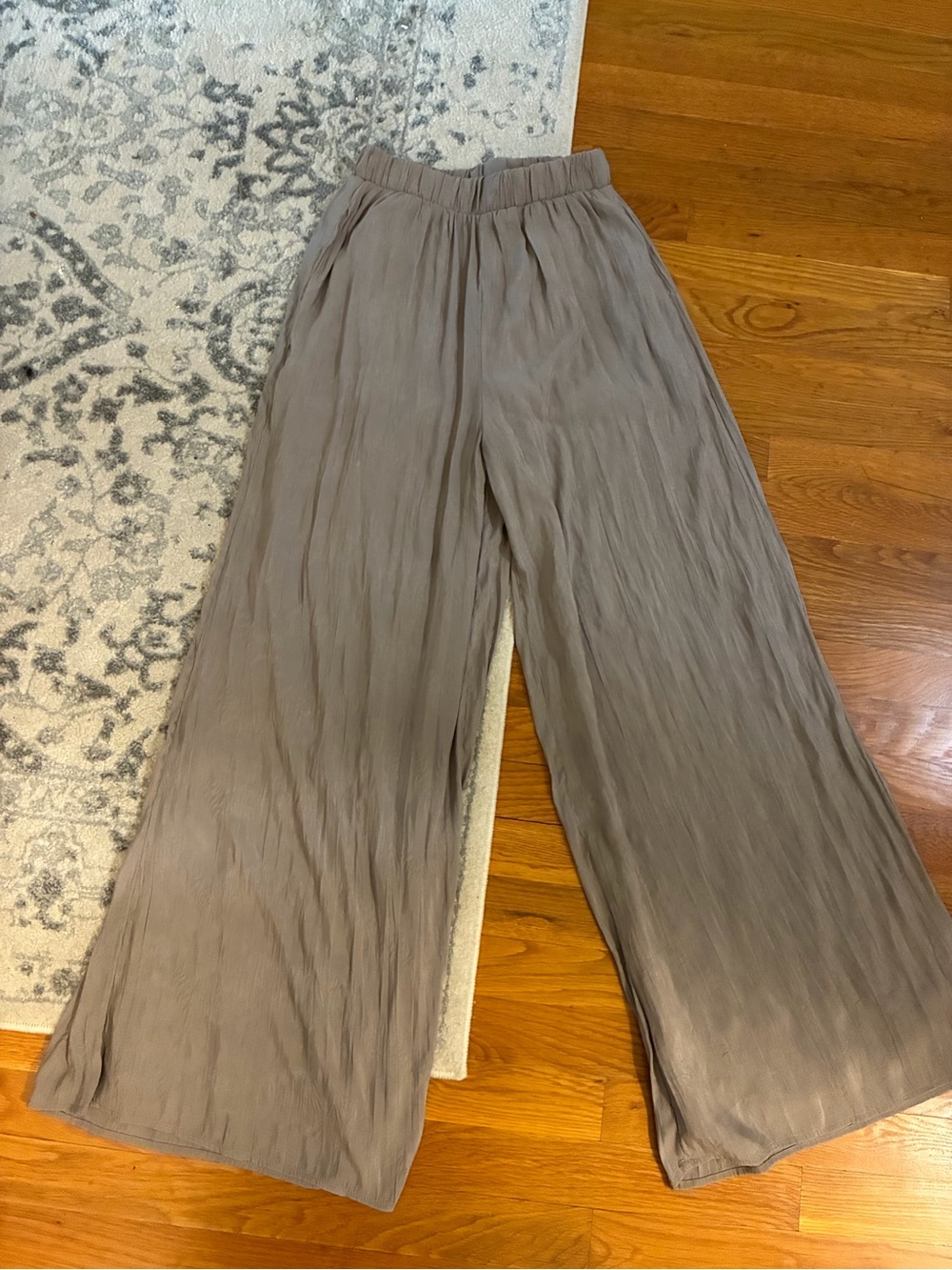 By Together Taupe Wide-Leg Crinkled Palazzo Pants - small